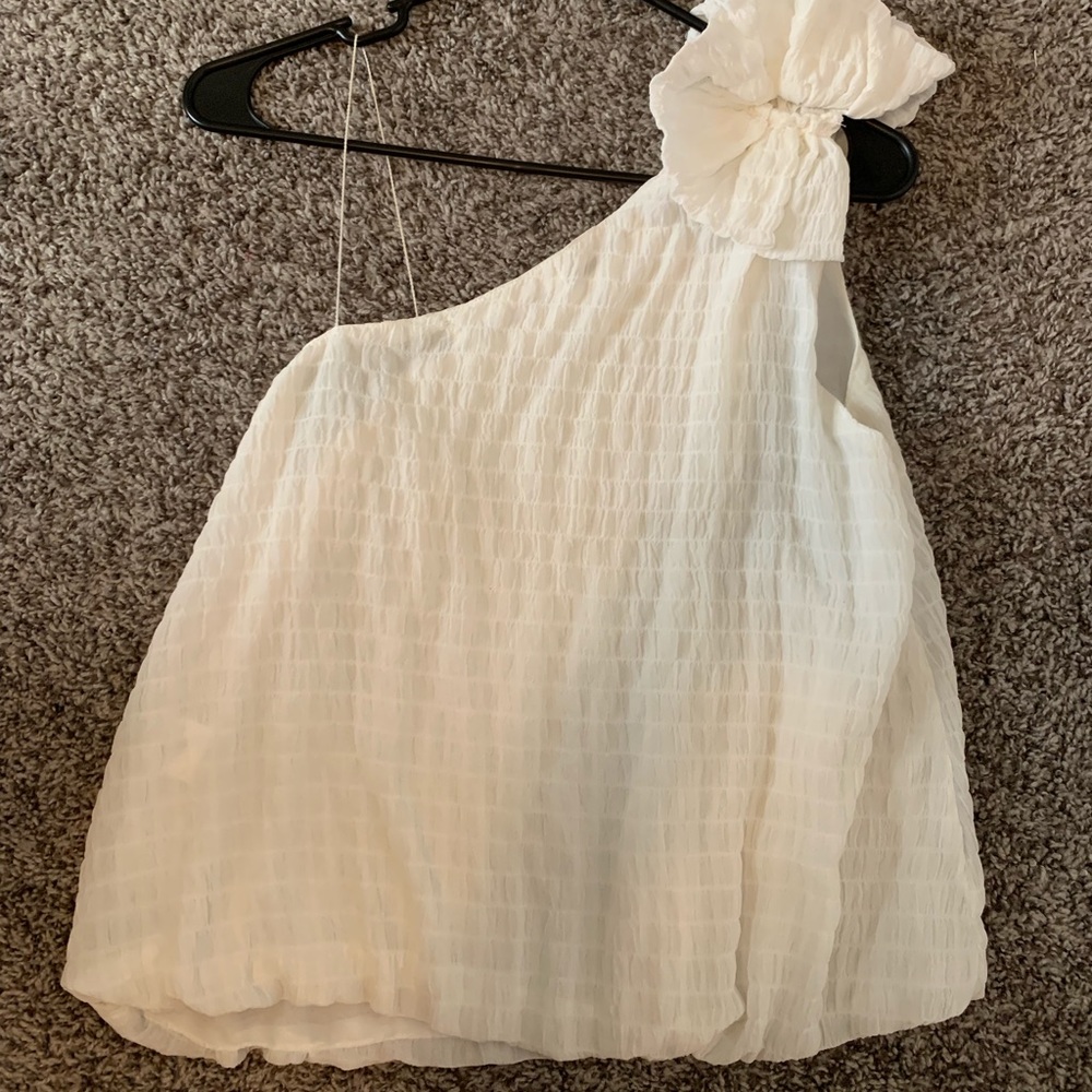 Shoulder blouse